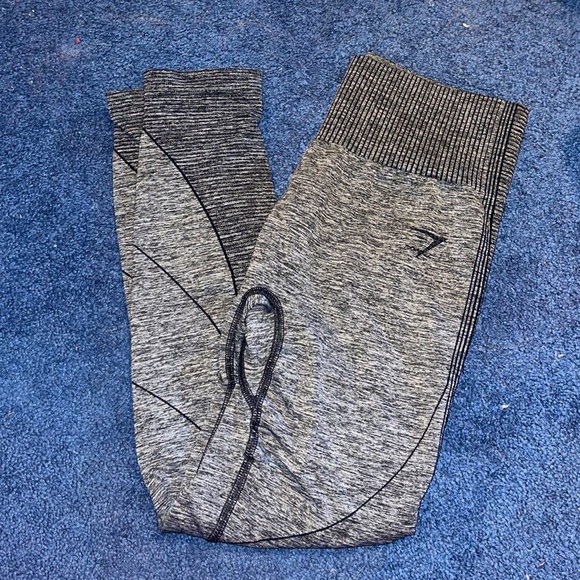 Gymshark leggings! Super comfy & like new! - Picture 1 of 2